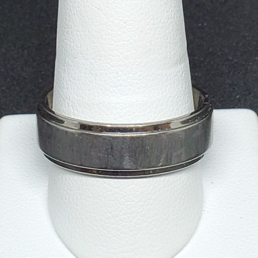 Hou Titanium Silver Tone Ring